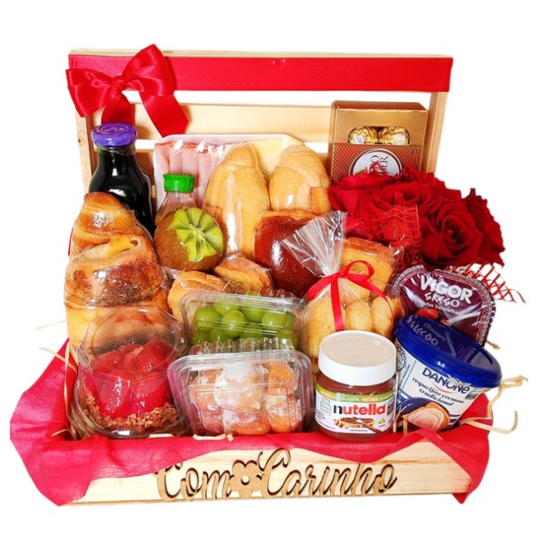 Cesta de caf da manh com rosas - Premium